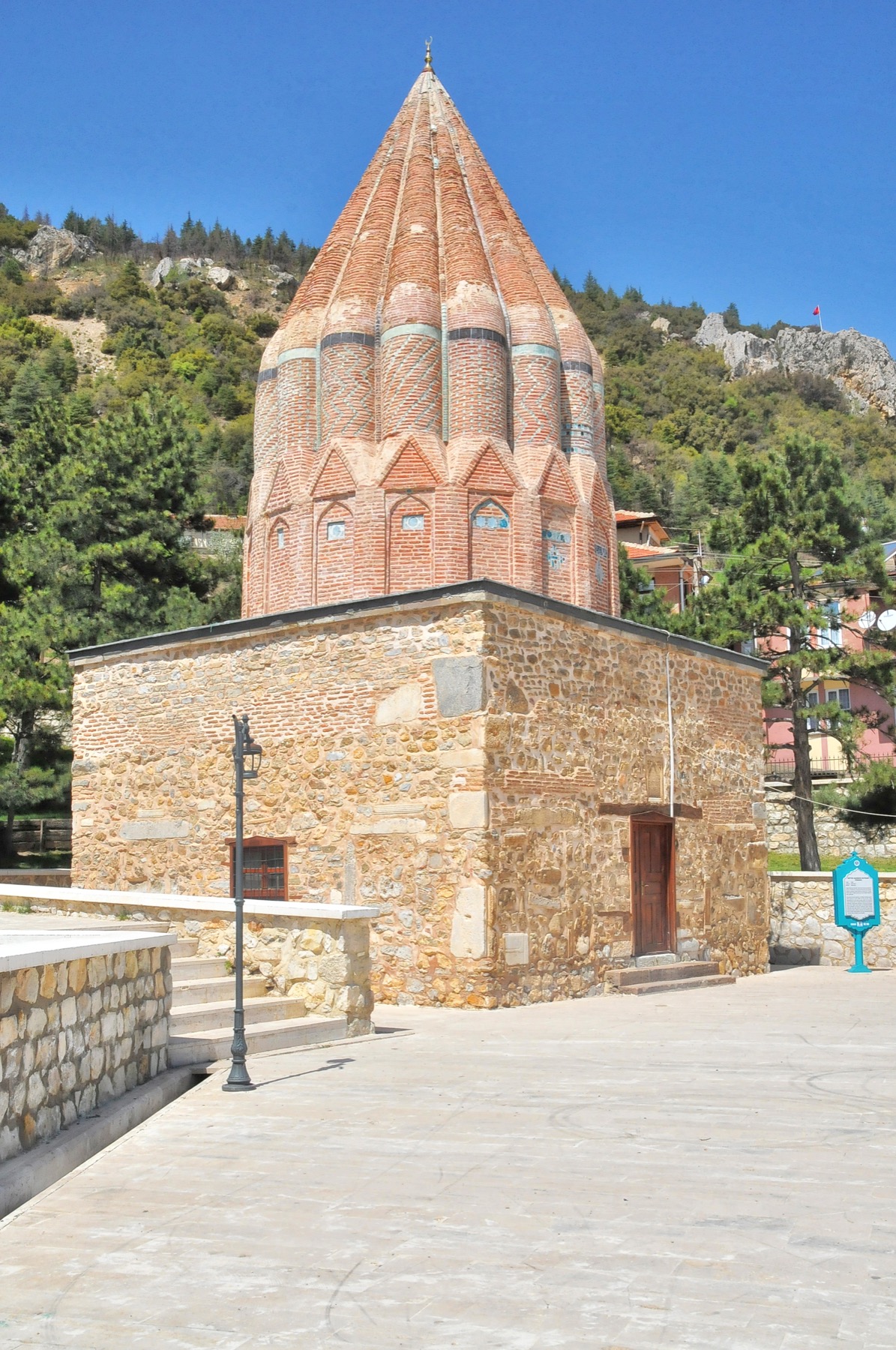 Seyyid Mahmud Hayrani Türbesi