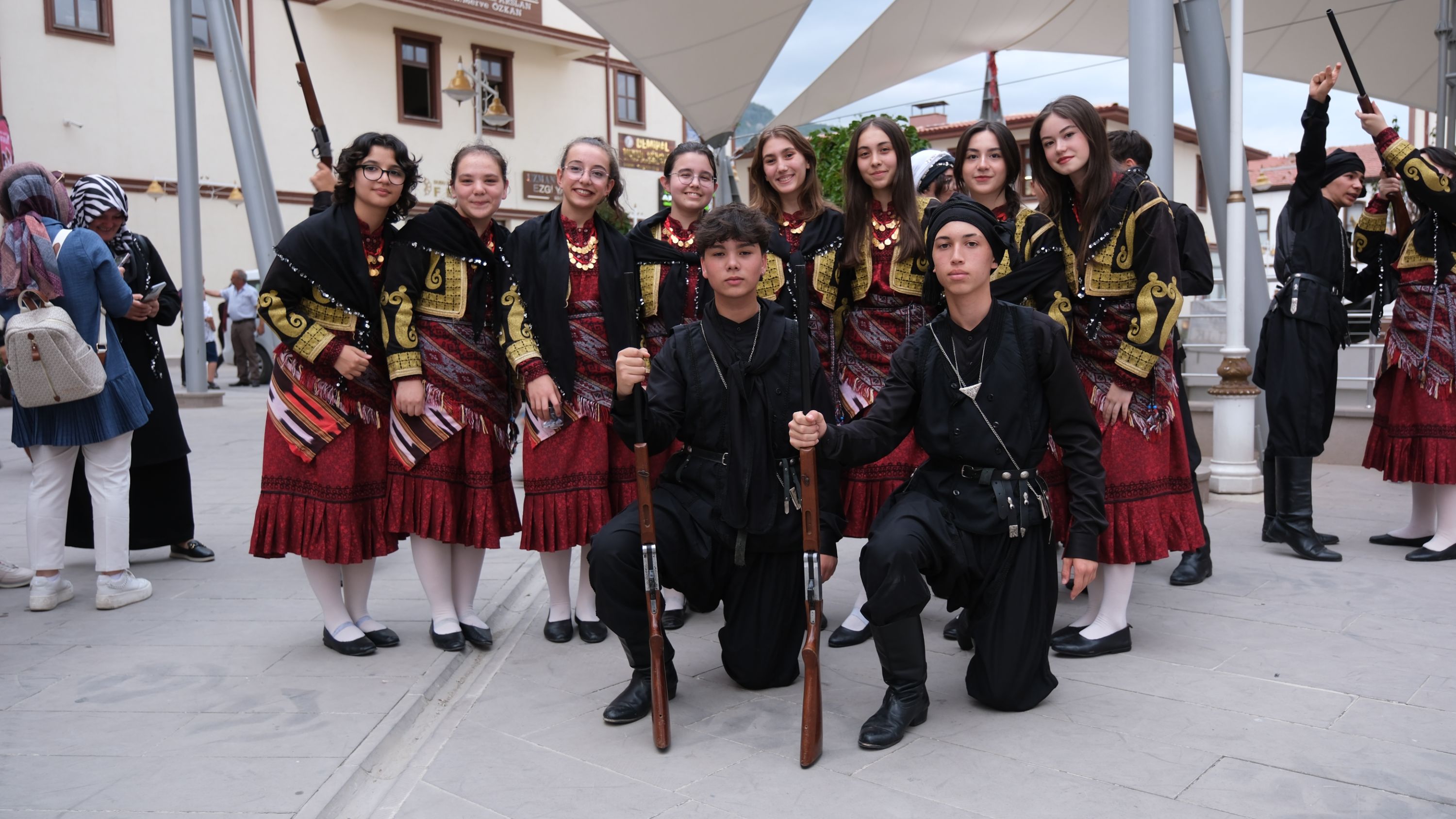 Yerli ve Yabancı Halk Dansları