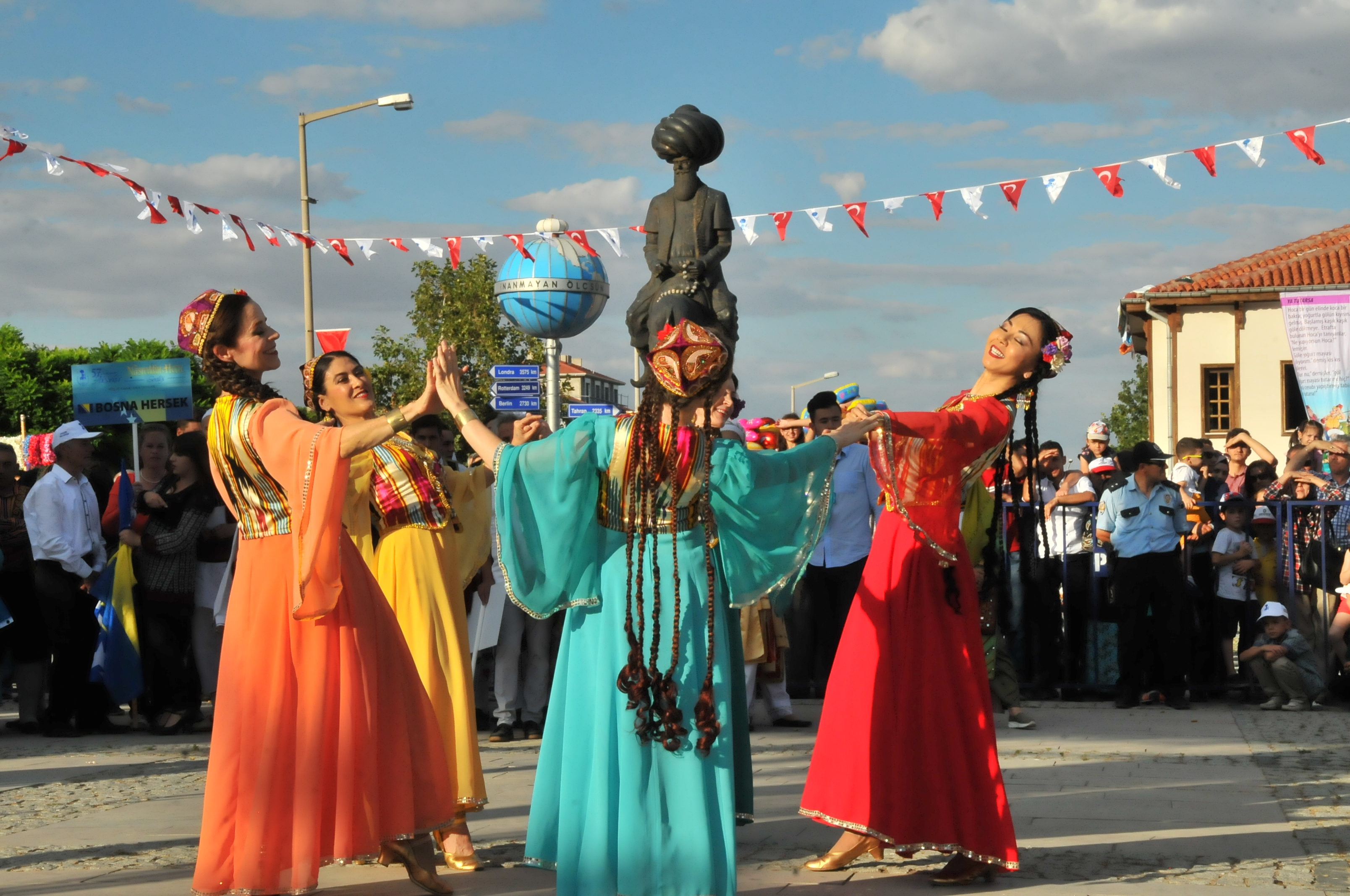 Uluslararasi halk danslari 001