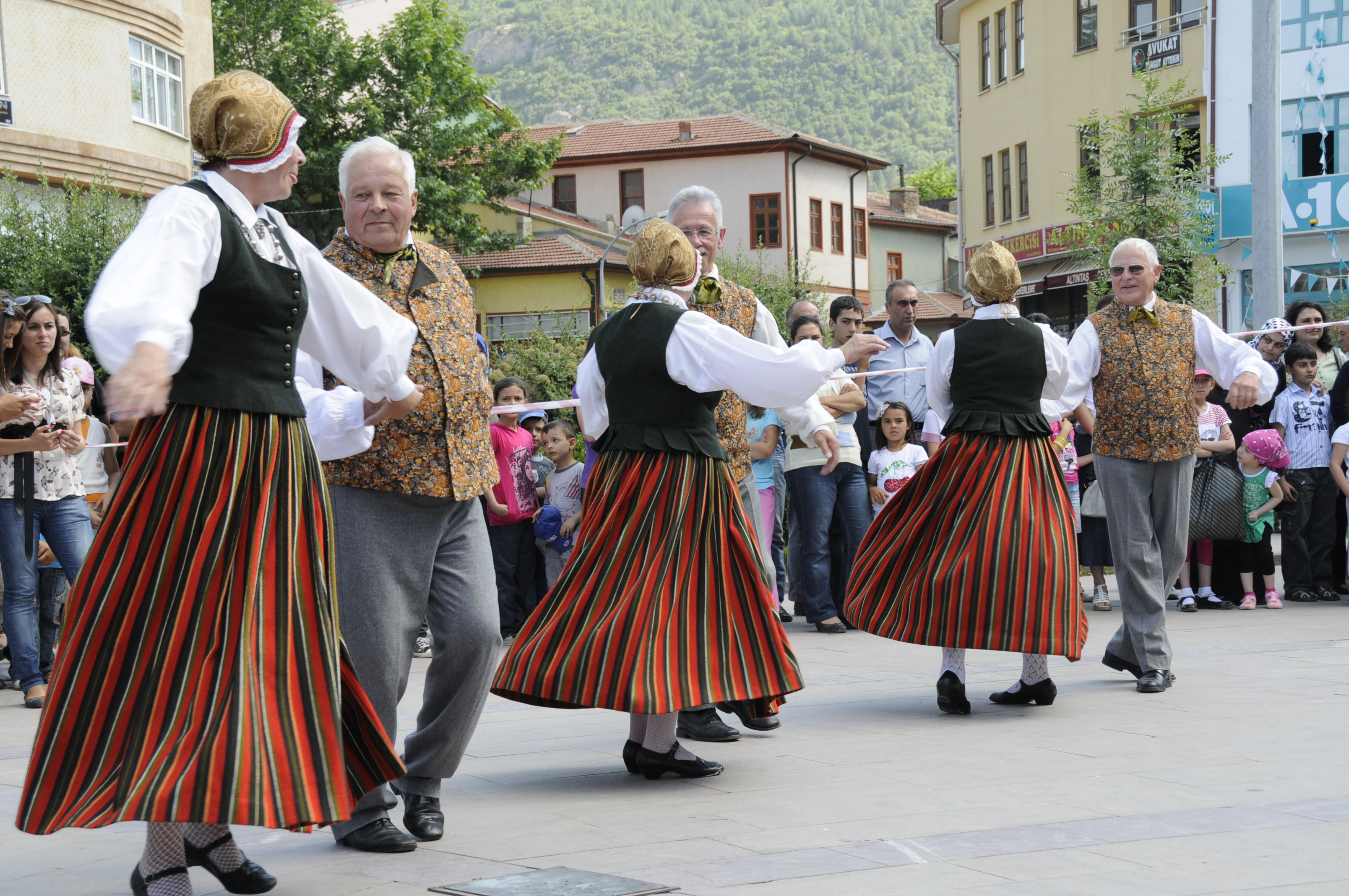 Uluslararasi halk danslari 005