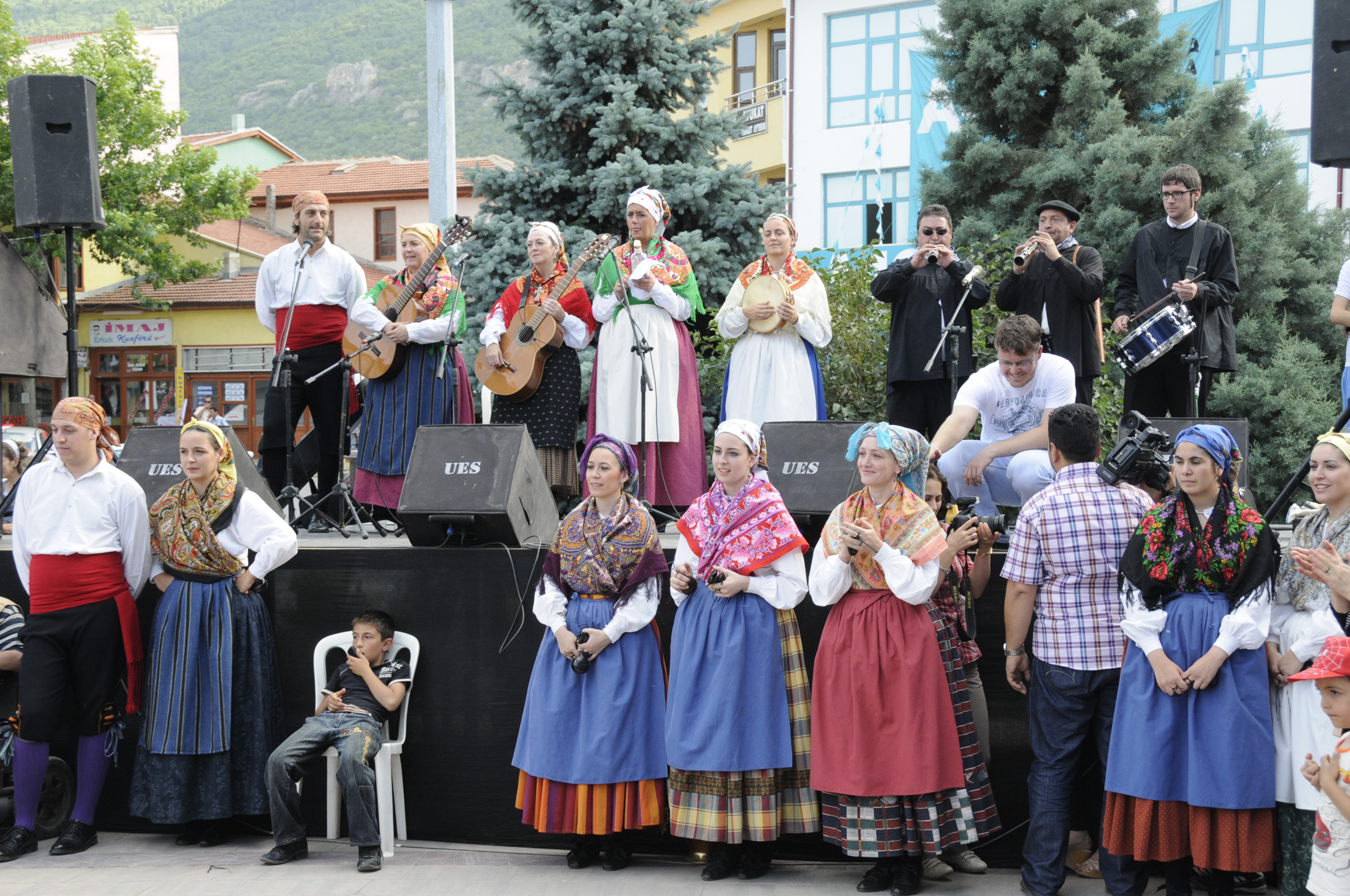 Uluslararasi halk danslari 008