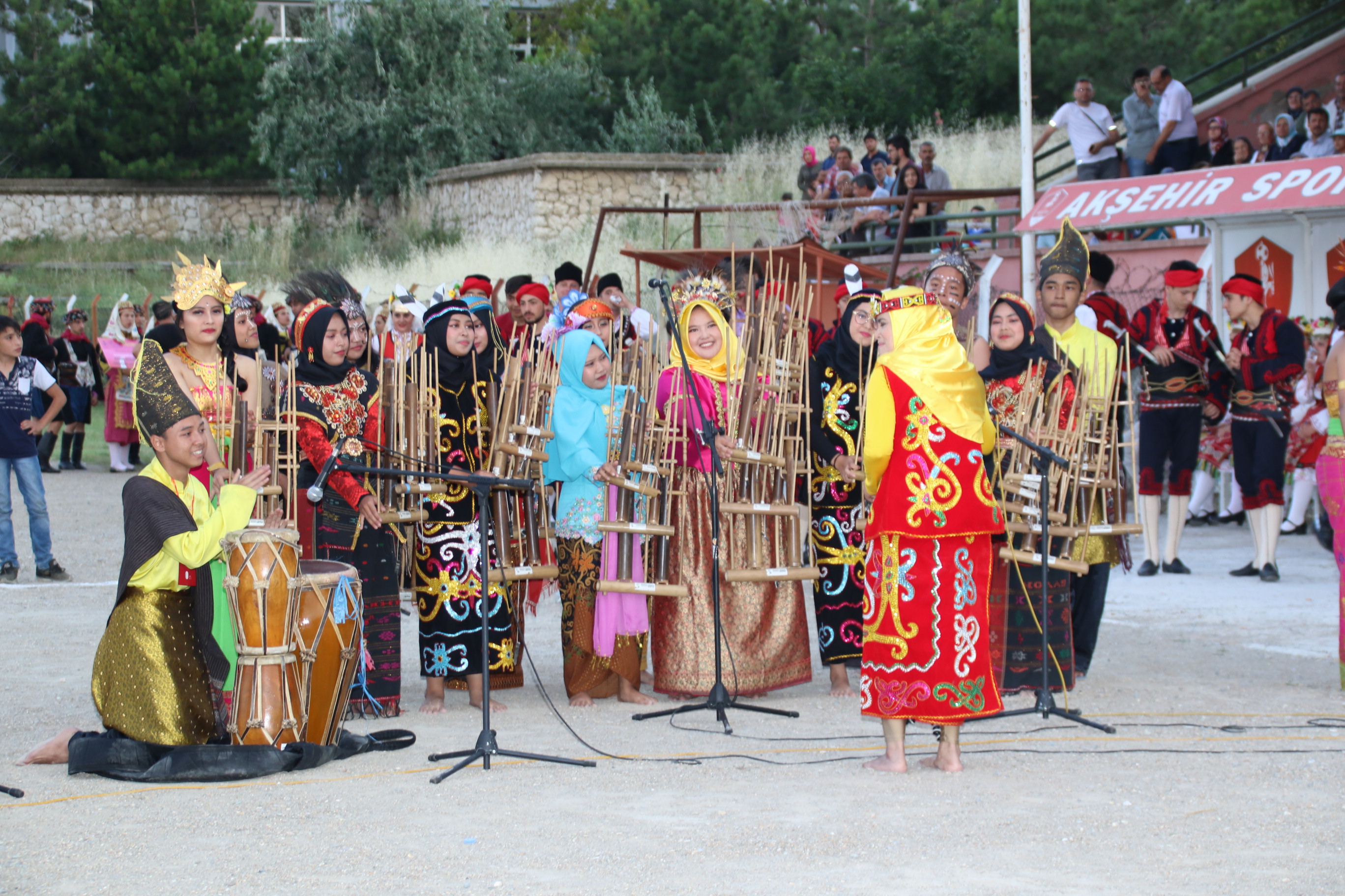 Uluslararasi halk danslari 023