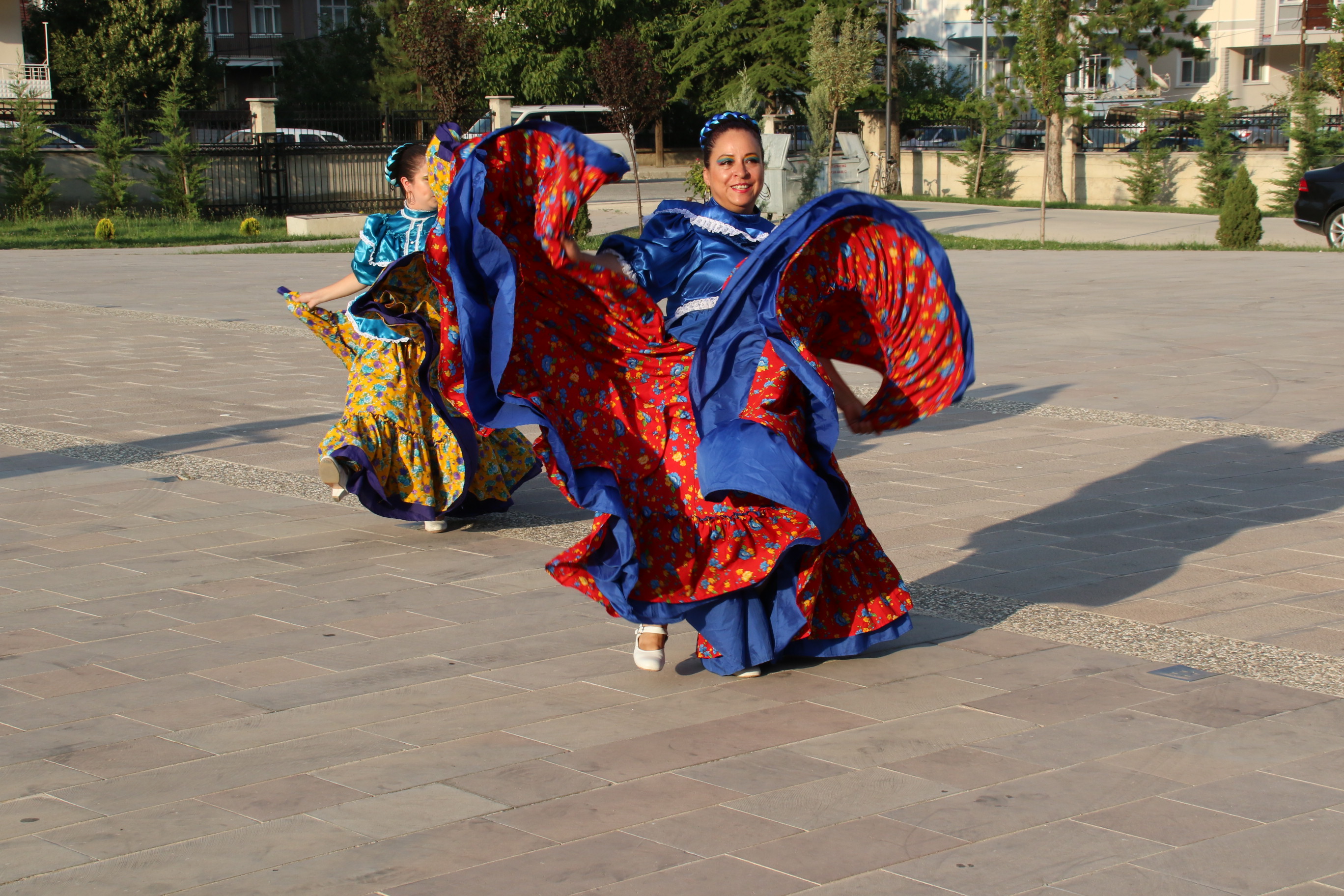 Uluslararasi halk danslari 028