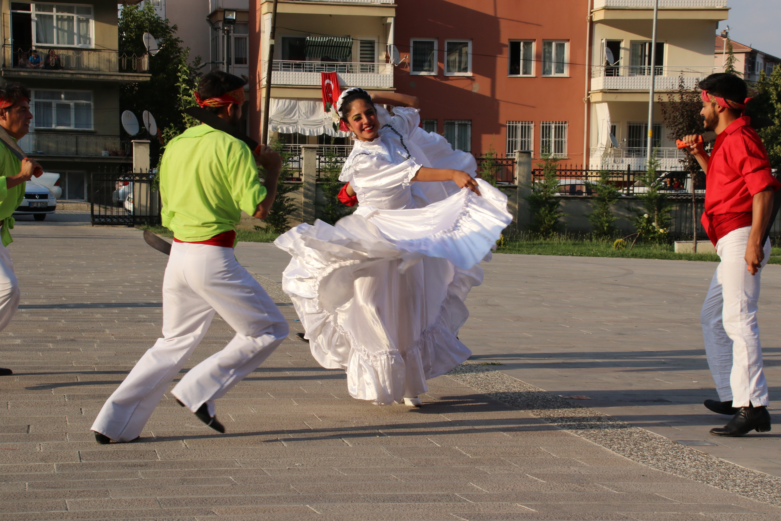 Uluslararasi halk danslari 030