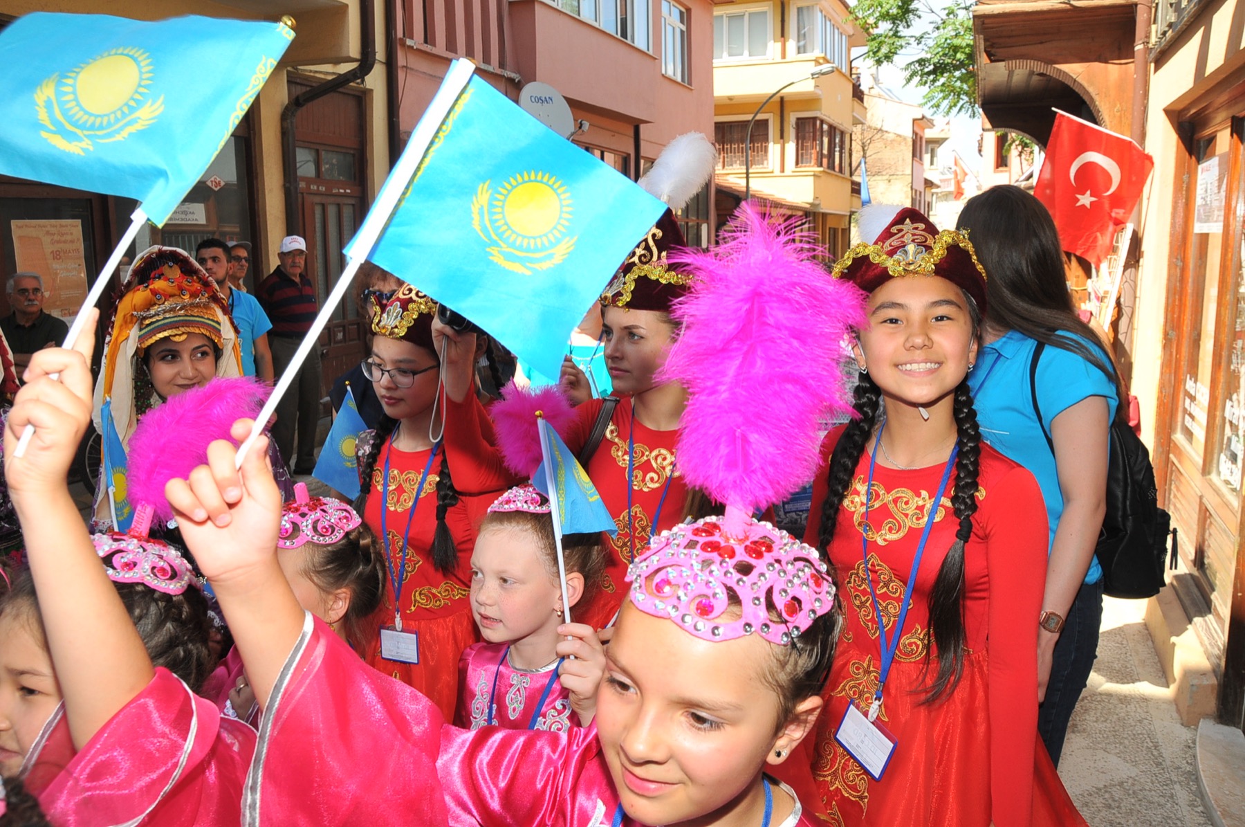 Uluslararasi halk danslari 033