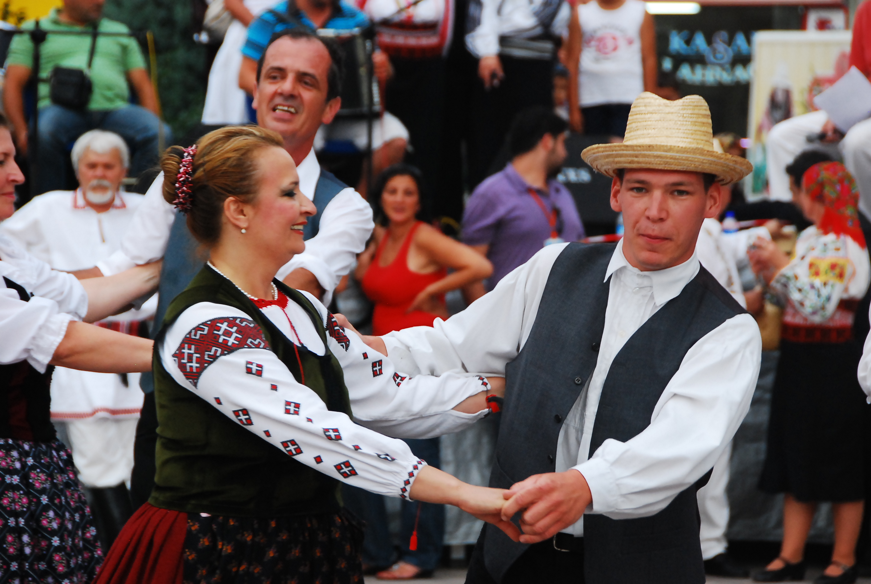 Uluslararasi halk danslari 040